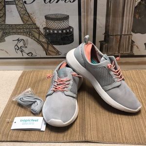 Tropic feel Monsoon Athletic shoes 38/7.5